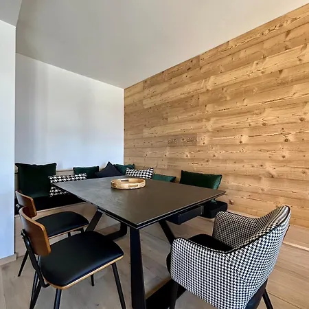 Apartment Homency- L'expression A12 *